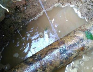 永康楼顶渗水维修公司分享下地暖漏水的原因及检测方法。